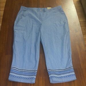 Chico’s Fitigues Embroidered Cargo Capri Crop Fashion Heather Twilight. NWT.